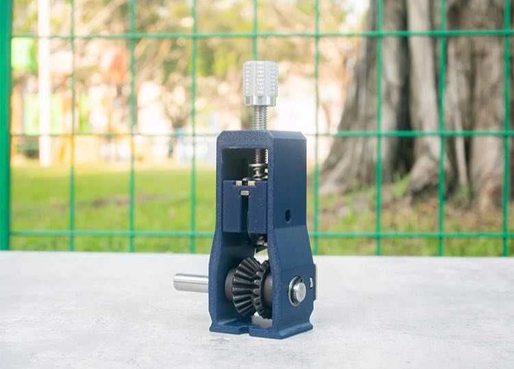 Съёмник изоляции проводов