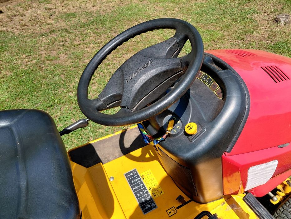 Trator corta relvas MTD 20cv  OU TROCO  POR  3 OU  4  TRATORES  CORTA RELVA USADOS  MAS EM BOM  ESTADO