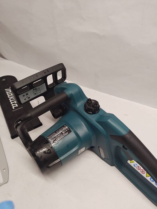 OUTLET Piła łańcuchowa Makita 1800 W / 2,34 KM