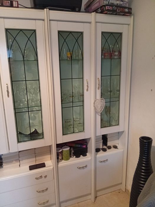 Móvel branco usado em bom estado