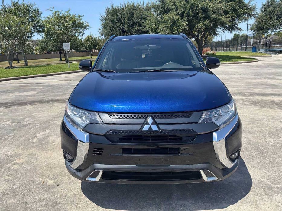 Mitsubishi Outlander SE      2019