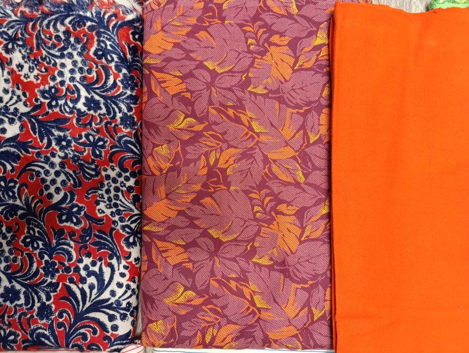 Відрізи нових тканин: ситець, байка та інші.