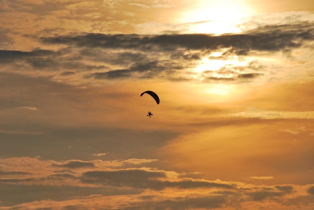 Lot widokowy na moto-paralotni