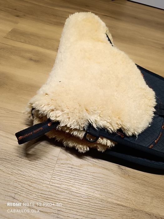 Pad do jazdy na oklep HoluHorseAustria owcza wełna