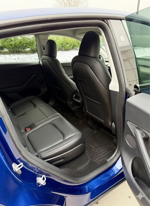 Tesla Y dual motor 2024