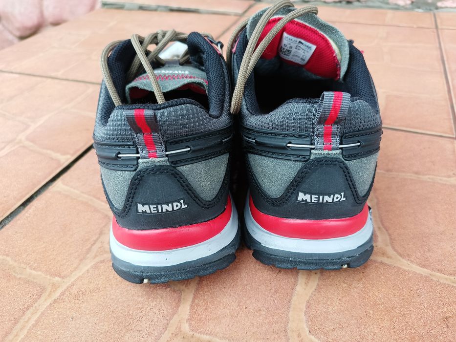 Продам трекінгові кросівки Maindl Ontario GTX