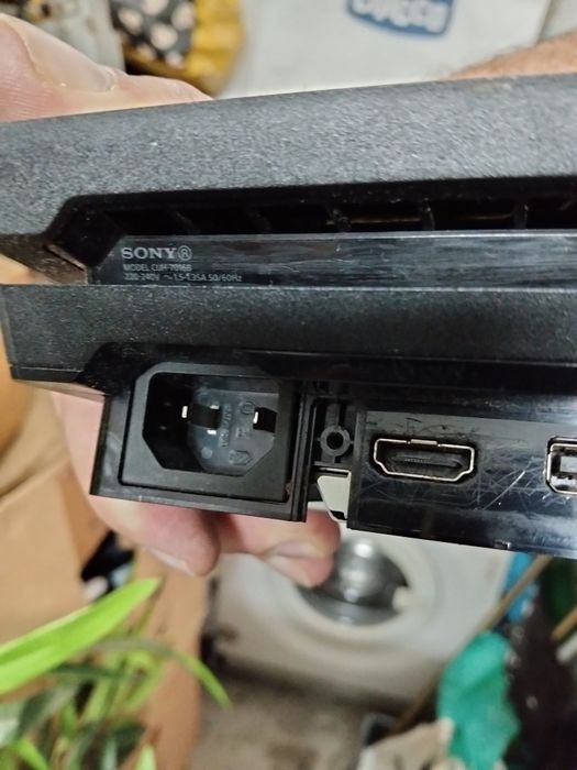 PS4 Pro para peças ou reparação da board
