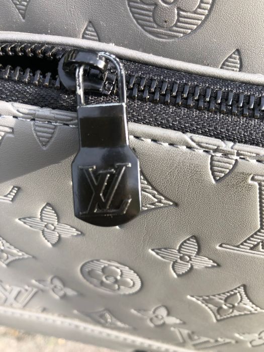 Mochila LV cinza