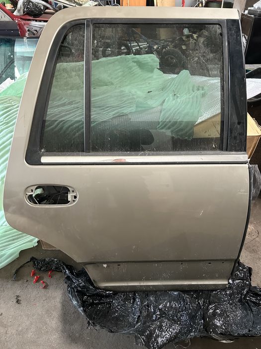 Navigator 3 drzwi prawy tyl ladne