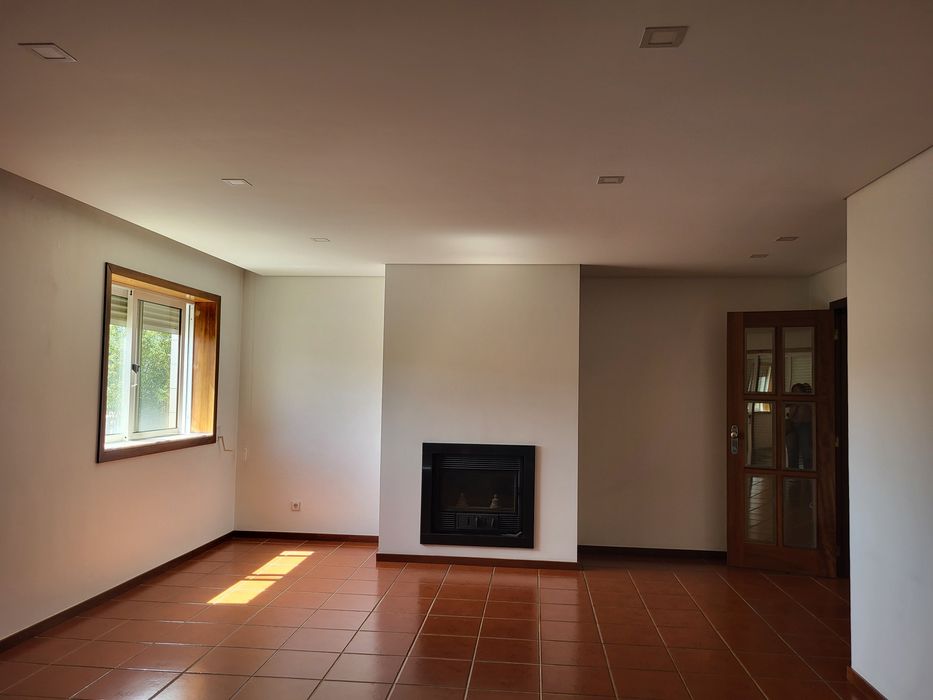 T3 com Terraço em 1°andar, Garagem e Vista para a Penha – 134 m² – Creixomil, Guimarães