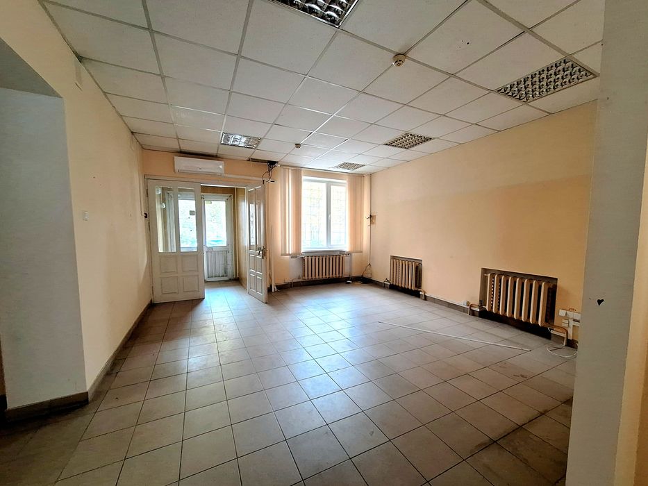 Продам комерційне приміщення 202,5 кв.м., фасад, 1 поверх, окремий вхід