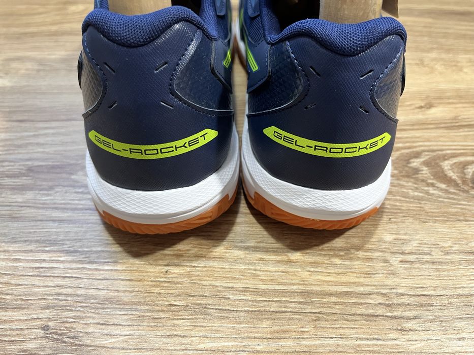КРОСІВКИ ASICS Men's Gel-Rocket 10 Нові. Розмір 46(29 см.)