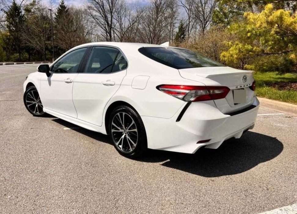 Toyota Camry 2019 року