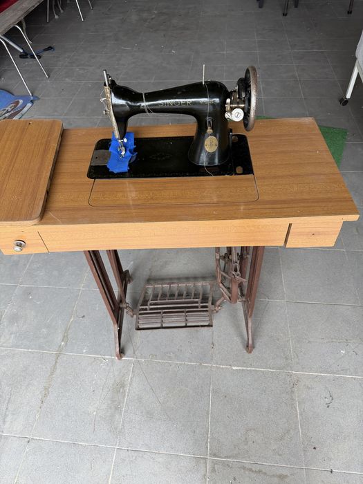 Maquina costura antiga