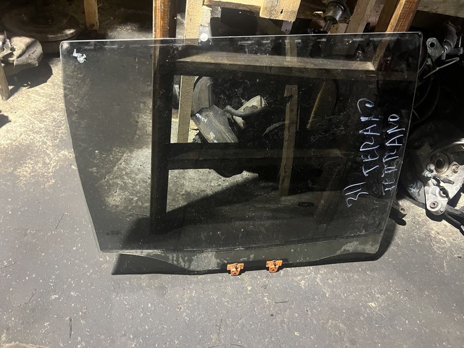 Стекло зад правое nissan terrano 2 ниссан террано 2