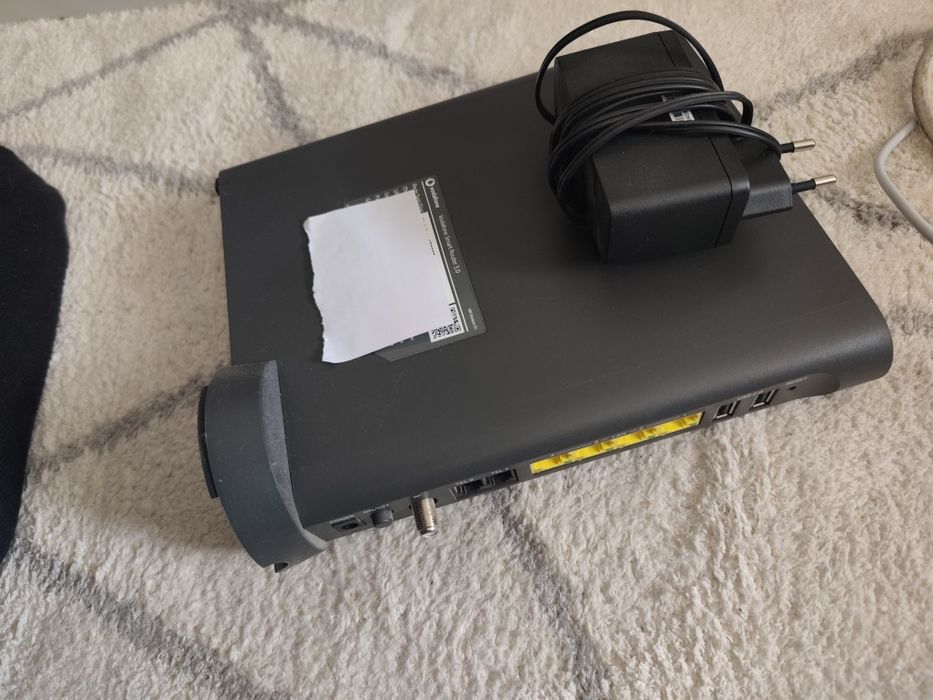 Router Vodafone com transformador
