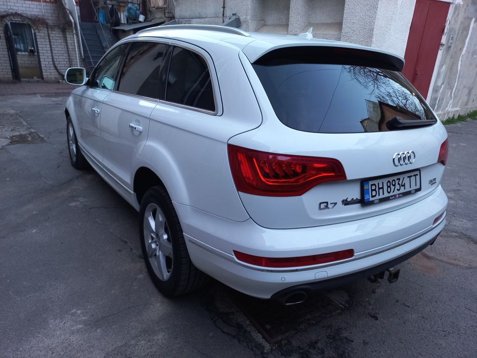 Audi Q7  продам