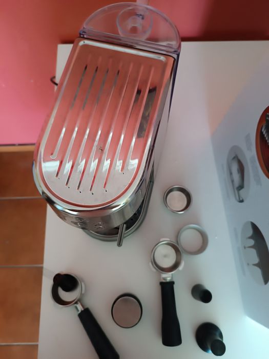 Máquina café com acessórios