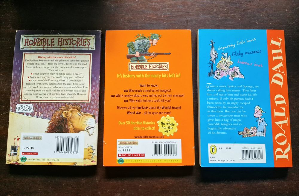 3 Livros em Inglês - 2 "Horrible Histories" e 1 "Roald Dahl"