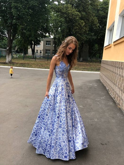 Тендітна святкова сукня