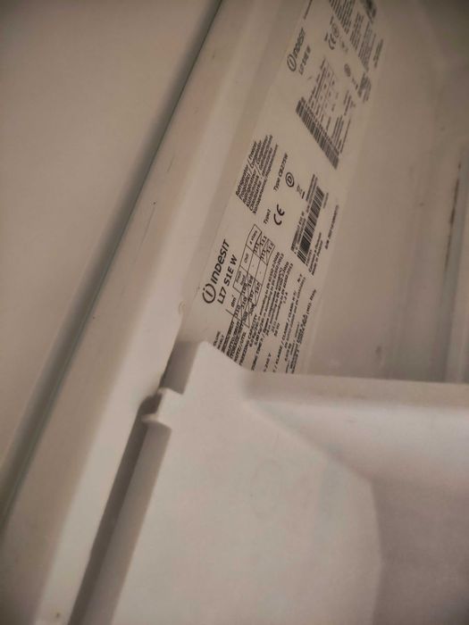 Prateleiras gavetas do Indesit combinado