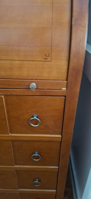 Cómoda papeleira  de estilo clássico