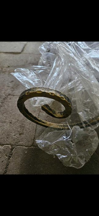 Kwietnik Metalowy Pozłacany