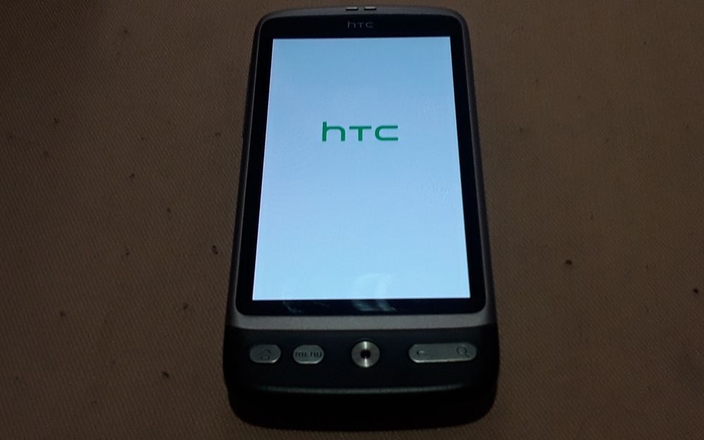 Ретро смартфон HTC.