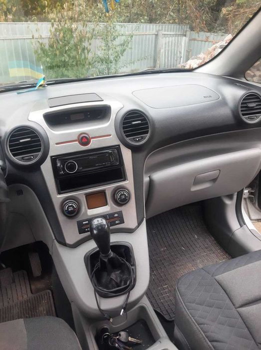 Продам автомобіль Kia Carens