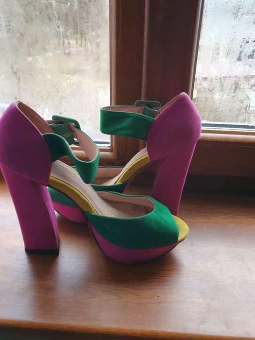 Босоніжки жіночі