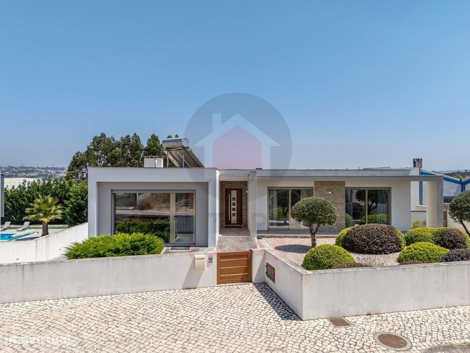 Moradia Moderna com Piscina - Nadadouro, Caldas da Rainha