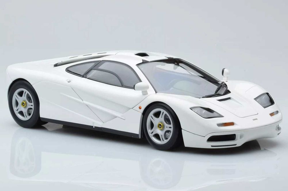 1/18 mclaren f1 white (minichamps)