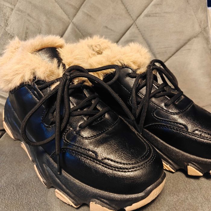 Sportowe sneakersy z futerkiem 38.5