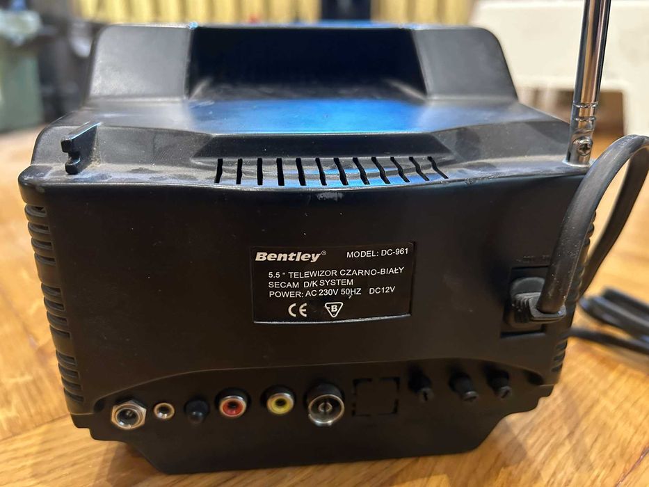 Telewizorek turystyczny 5,5" Bentley z PRL
