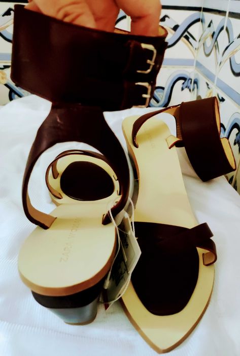 Sandálias Zara novas