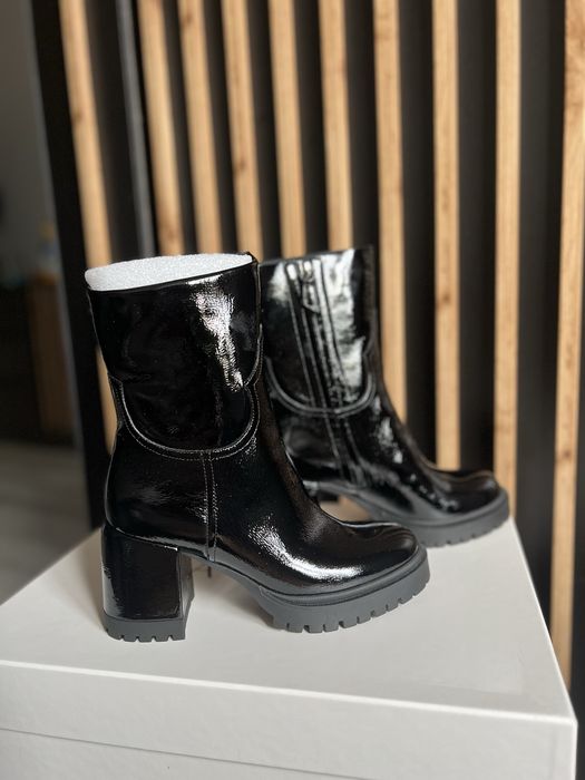 Botki na słupku obcasie czarne casadei