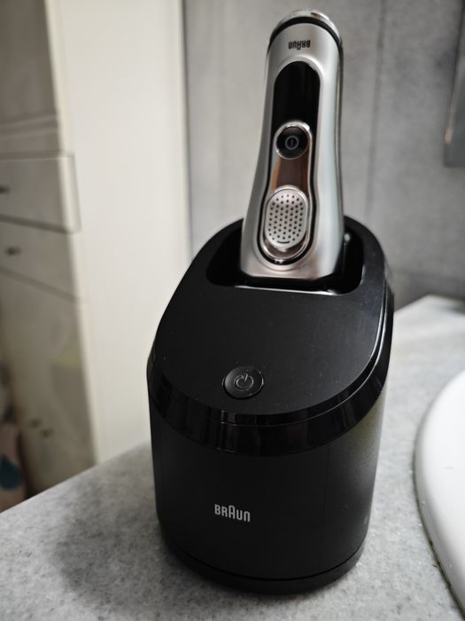 Máquina de Barbear Braun Série 9 - 9090cc + Estação de Limpeza