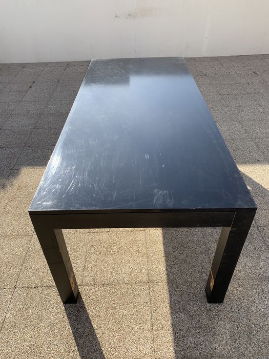 Mesa grande em wengue