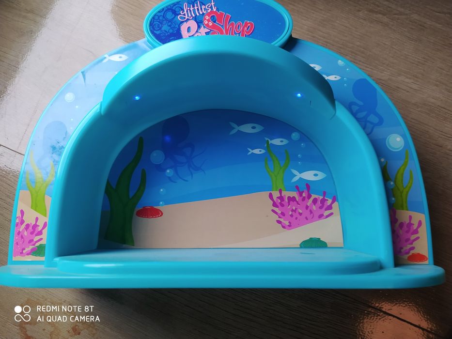 Dwie sceny lps świecą