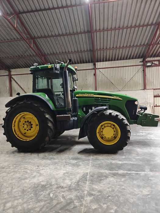 John  Deere 7820