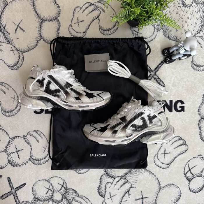 Balenciaga Runner gradient black