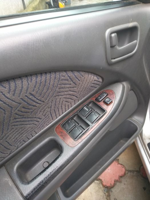 Продаю Тойота авенсис 2.0 Диз