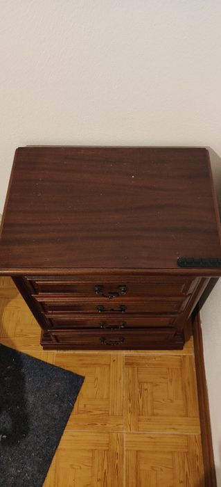 Cama de casal + mesas de cabeceira