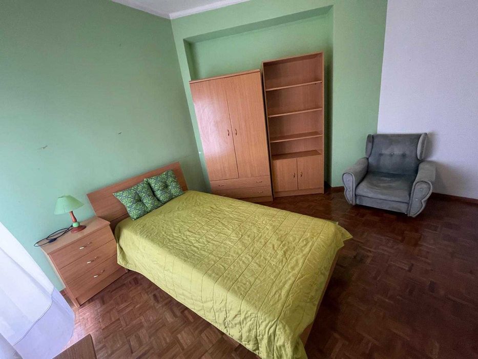 Arrenda-se quarto individual na Av. Marquês de Pombal LEIRIA  - DESPESAS INCLUIDAS