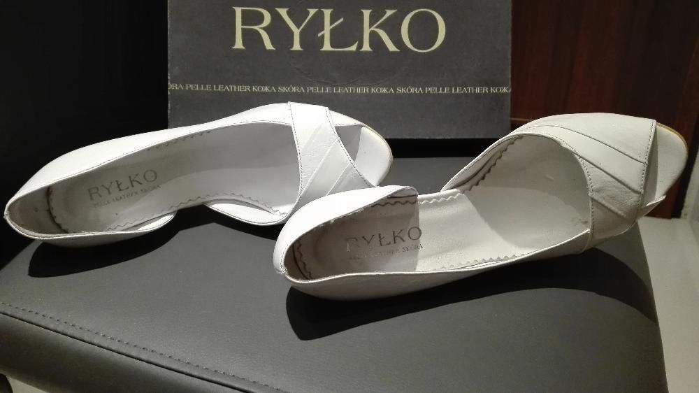 Buty damskie białe na obcasie Ryłko rozm. 36.