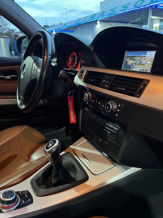 BMW 318d Touring 2010
