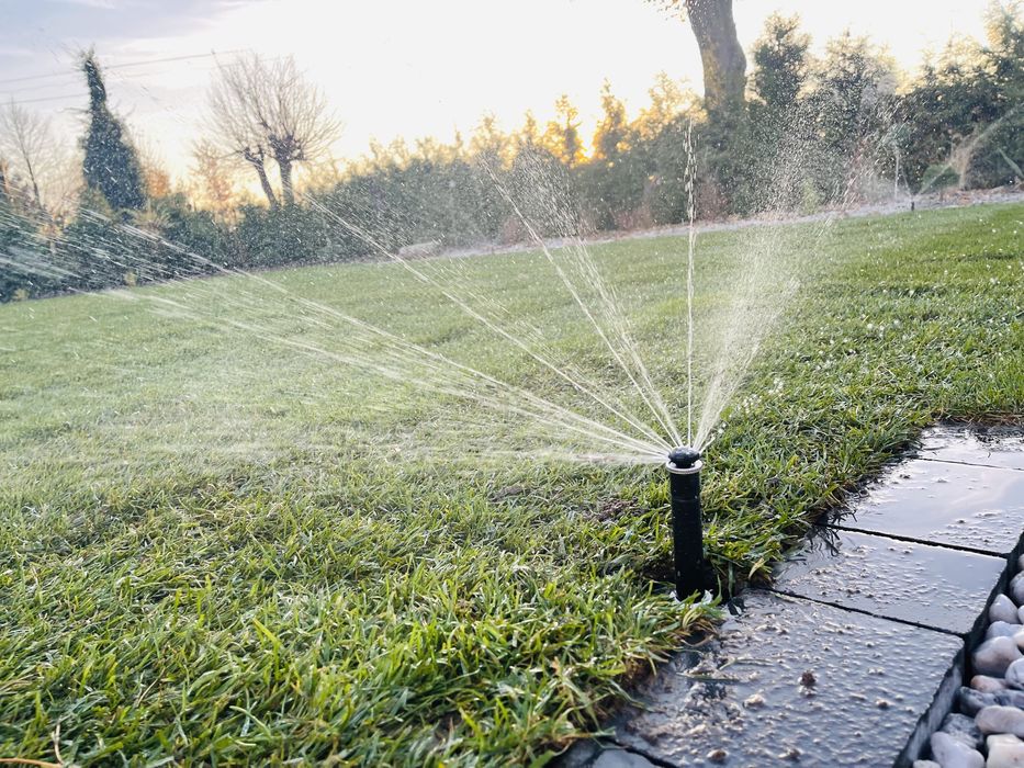 Nawadnianie ogrodow system automatycznego podelwania