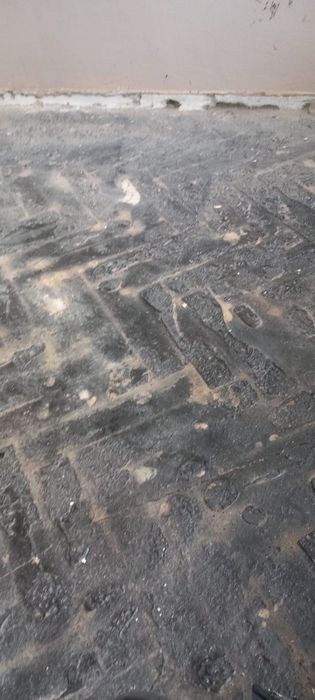 Usuwanie subitu lepiku smoly parkietu szlifowanie