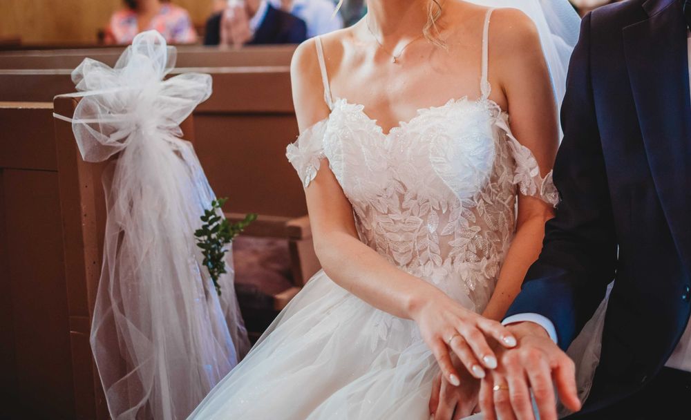 Suknia ślubna z brokatowym podszyciem S/M, kolor śmietankowy