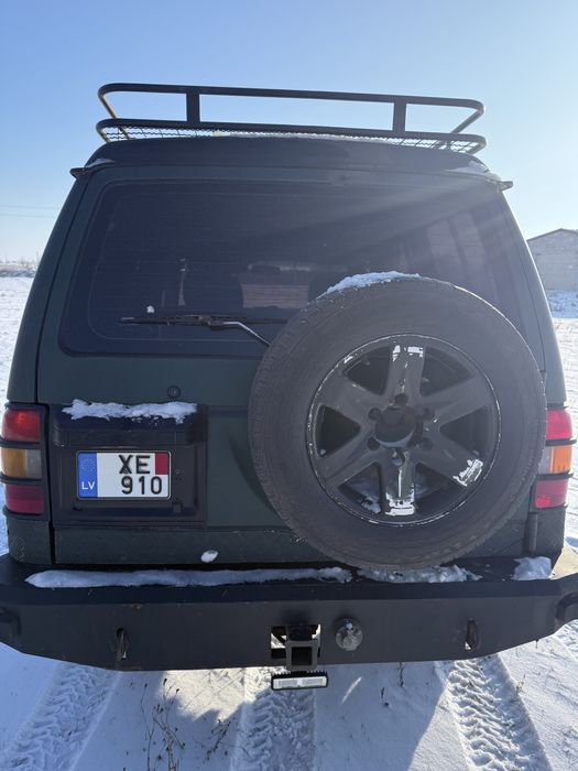 Внедорожник на боевом ходу